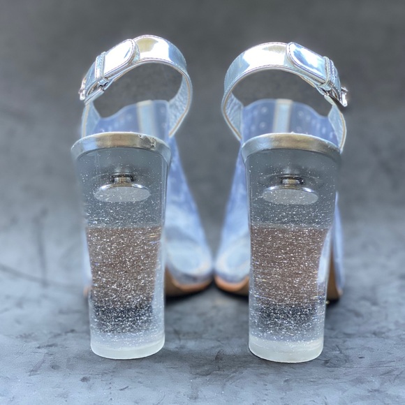 CHANEL transparent block heel sandals - Picture 4 of 9